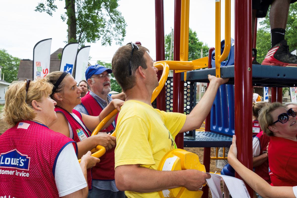 GameTime Certified Installer assists with a community playground build