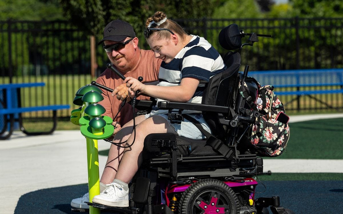 Rope climbing structure